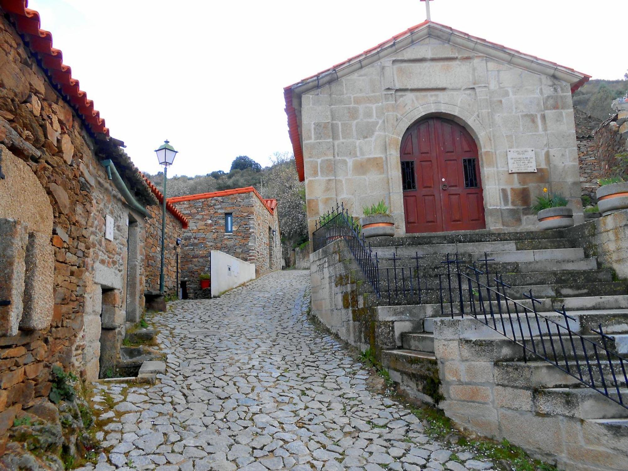Bairro Do Casal - Turismo D'Aldeia Guest House Vila Nova de Foz Côa Rom bilde